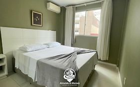 Apto próx. Praia| Suíte + Quarto| Churrasqueira| Garagem